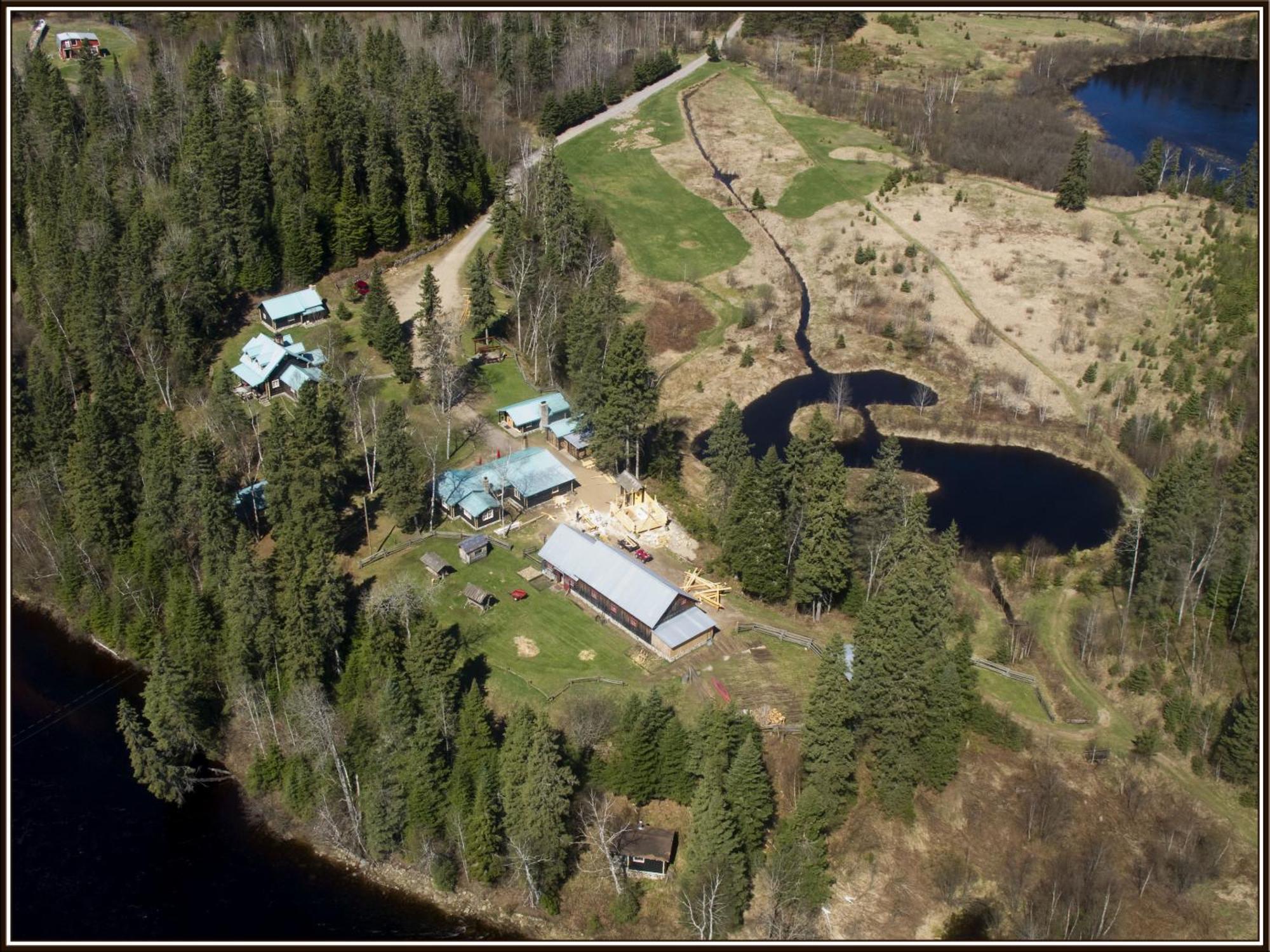 Domaine Le Bostonnais - Le Village En Bois Rond La Tuque Εξωτερικό φωτογραφία